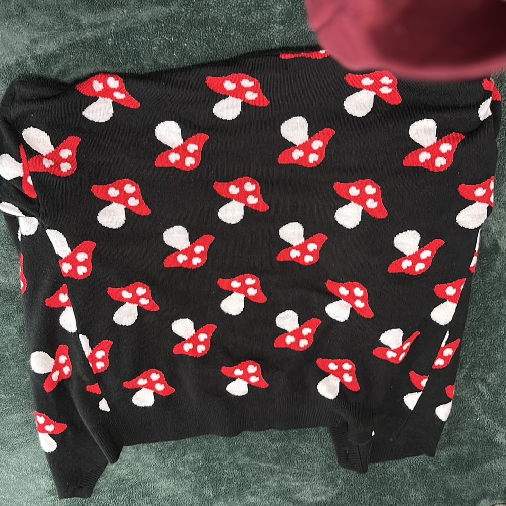 Mushroom pullover - Picture 2 of 3